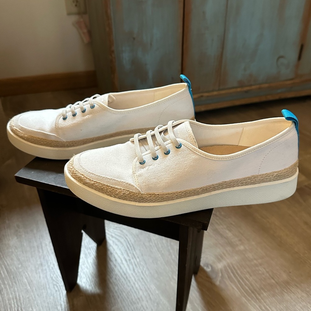 Vionic Jovie White Canvas Sneaker Women 8.5 Stylish Comfortable Arch Support